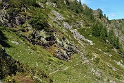 28 Il sent. 161 in discesa e poi in decisa salita